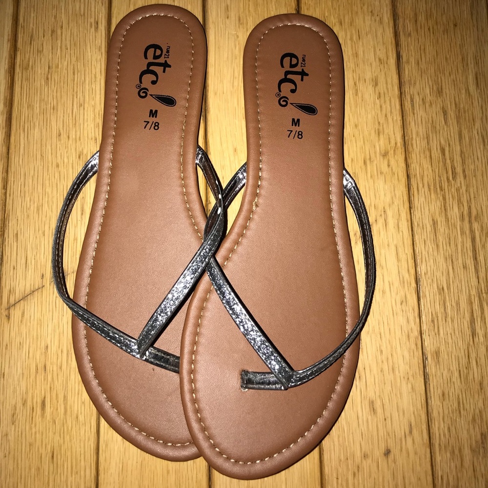 Sandals w Glitter Detailing | Size 7/8